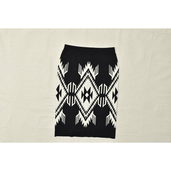 Ariat Women's Straight Skirt Regular Size L Black & White Aztec Western Knit - Picture 7 of 8